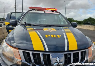 Mulher morre em colisão frontal entre carro e moto em Valença/PI