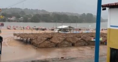 Chuva deixa ruas alagadas em Floriano; previsão aponta mais precipitações nos próximos dias