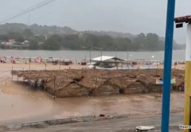 Chuva deixa ruas alagadas em Floriano; previsão aponta mais precipitações nos próximos dias