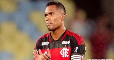 Flamengo renova contrato com Alex Sandro após Copa do Mundo