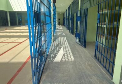 Dois detentos fogem de penitenciária em Altos; um é recapturado horas depois