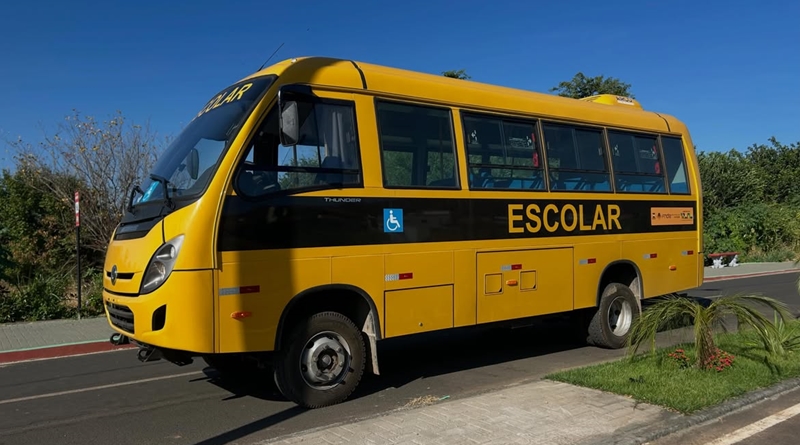 Com recursos próprios, Prefeitura de São João da Canabrava adquire novo micro-ônibus de R$ 436 mil para fortalecer os serviços públicos